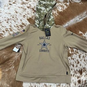 NWT Nike Therma-fit Salute to Service Dallas cowboys sweatshirt.